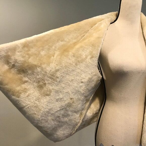 Open fake fur vest size M - Picture 4 of 12